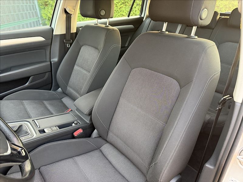 Volkswagen Passat 2.0 TDI Comfortline - fotka 15 z 21