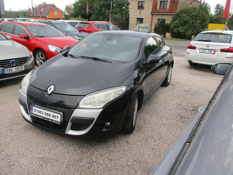 Renault Mégane (2010) Coupe 1,5 TDCi - fotka 2 z 9