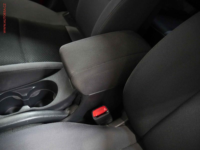 Hyundai i30 (2011) 1.4 i, ČR, AC, tažné - fotka 19 z 20