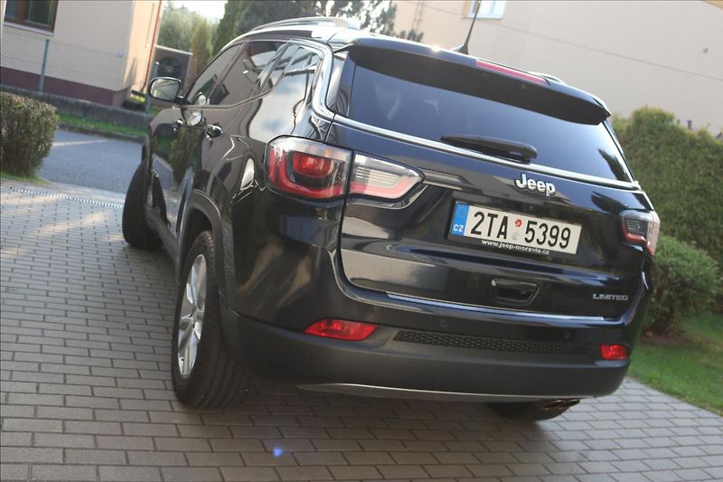 Jeep Compass 1,3 110 kW , ČR - fotka 8 z 47
