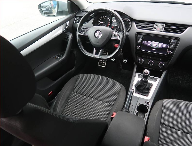 Škoda Octavia (2014) Ambition 2.0 TDI, Serv.kniha - fotka 7 z 19