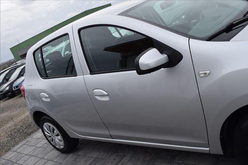 Dacia Sandero 1,2 i 55KW PO SERVISE - fotka 10 z 39