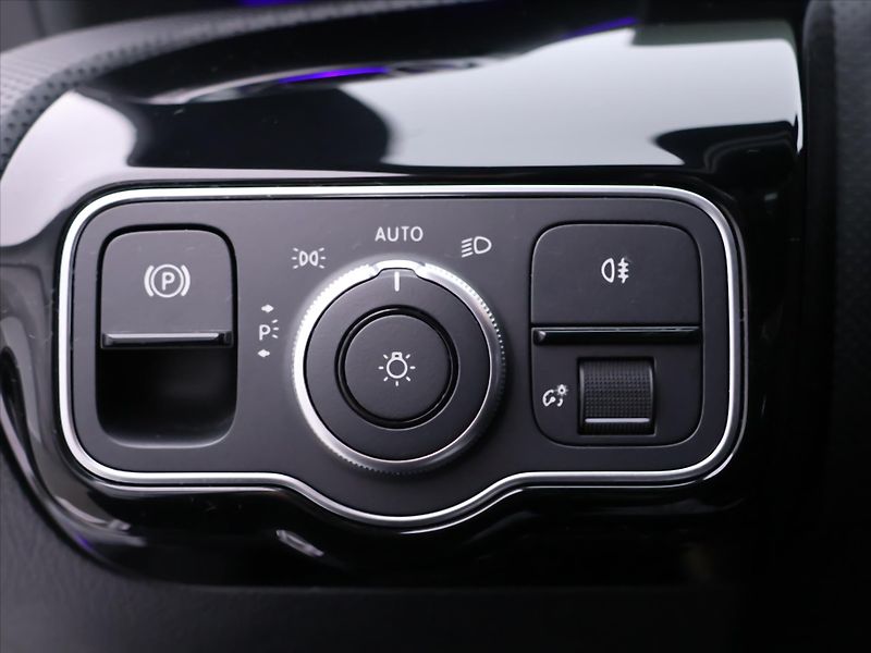 Mercedes-Benz Třídy A 1,3 A 250 e DCT 118kW CZ - fotka 17 z 34