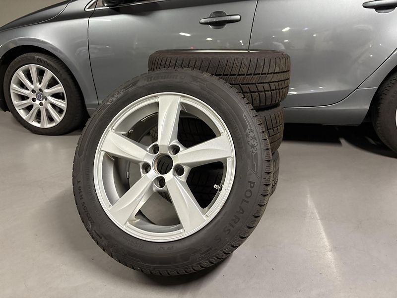 Volvo V40 (2015) D2 MOMENTUM 2.0l TDi - Servis - fotka 19 z 20