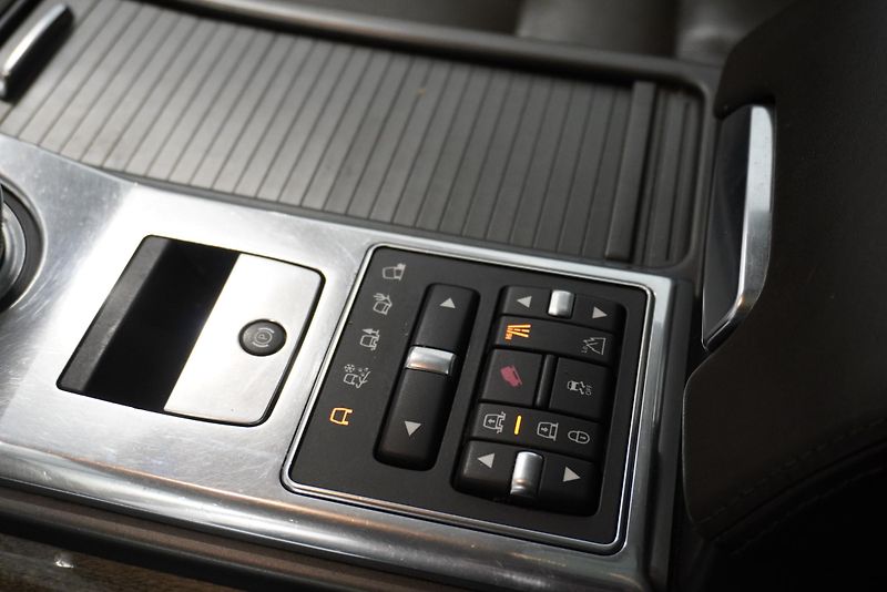 Land Rover Range Rover Sport 3,0 TDV6 4WD AUTOMAT - fotka 19 z 39