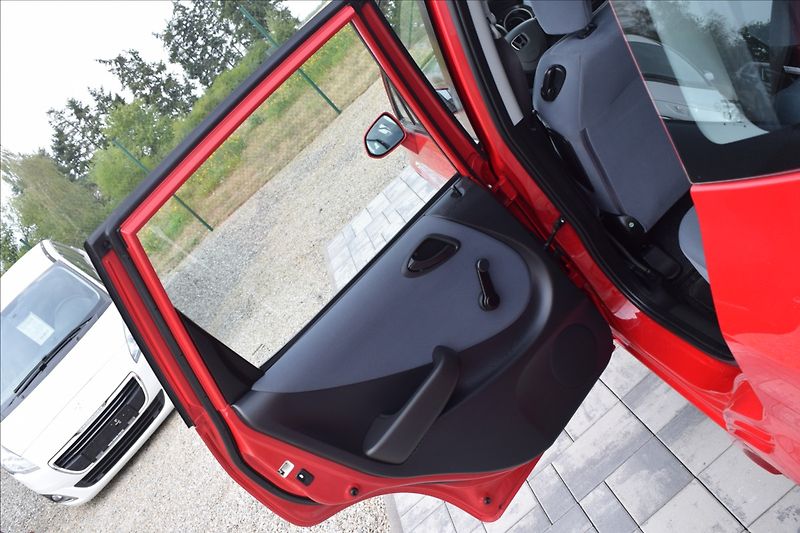 Honda Jazz 1,3 i 57KW NOVÁ STK BEZ KOROZE - fotka 29 z 45