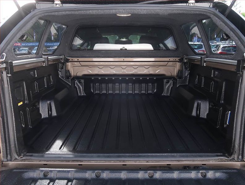 Volkswagen Amarok (2025) V6 3.0 TDI, V6,177KW,7536KM - fotka 14 z 22