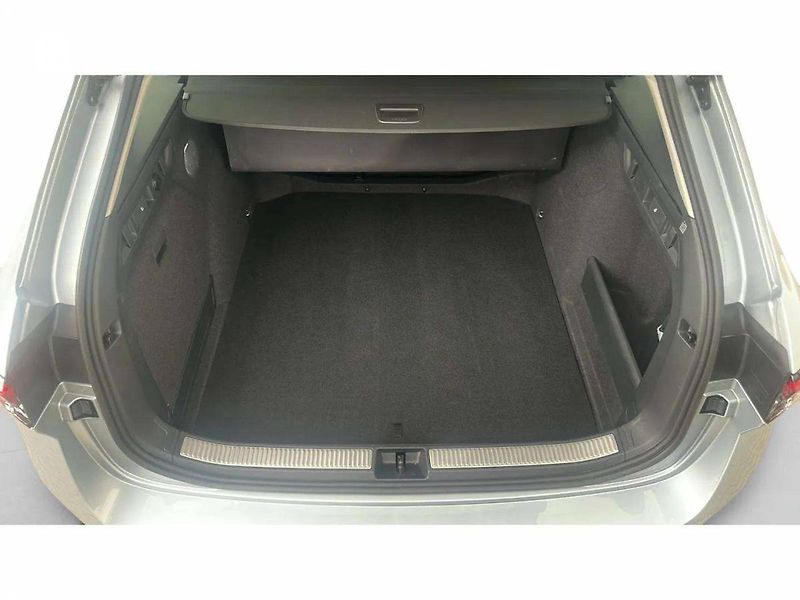 Škoda Superb Combi Selection 2,0TDI 110kW D - fotka 24 z 30