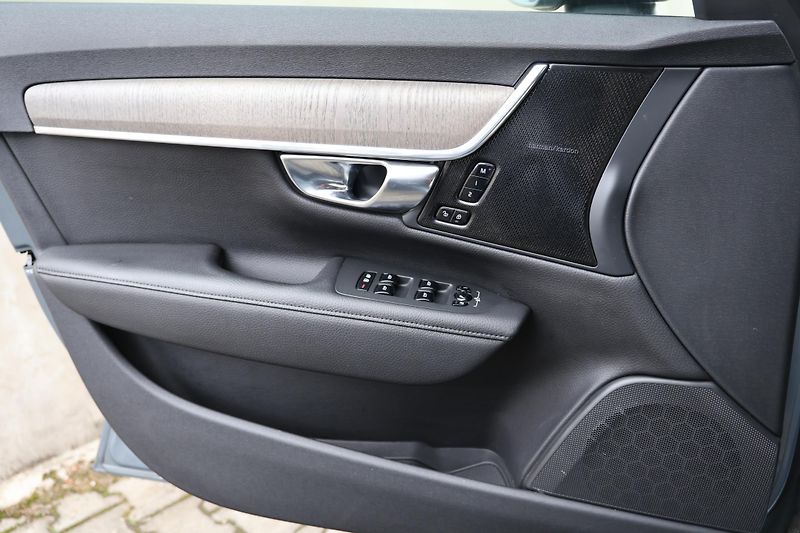 Volvo V90 (2021) Pro, B5 AWD mild hybrid - fotka 19 z 25