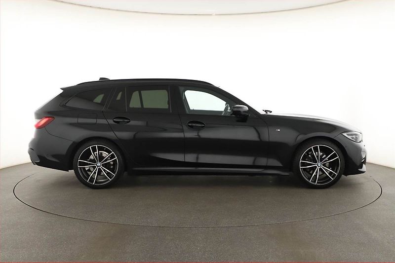 BMW Řada 3 (2020) 320 d xDrive - fotka 6 z 20