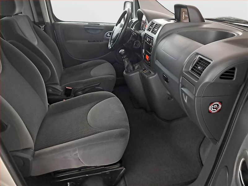 Peugeot Expert (2015) 2.0 HDi, Bus, 8Míst, ČR, DPH - fotka 9 z 16