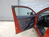 Toyota C-HR 2.0HEV PREMIERE ČR 1.MAJITEL - náhled 27