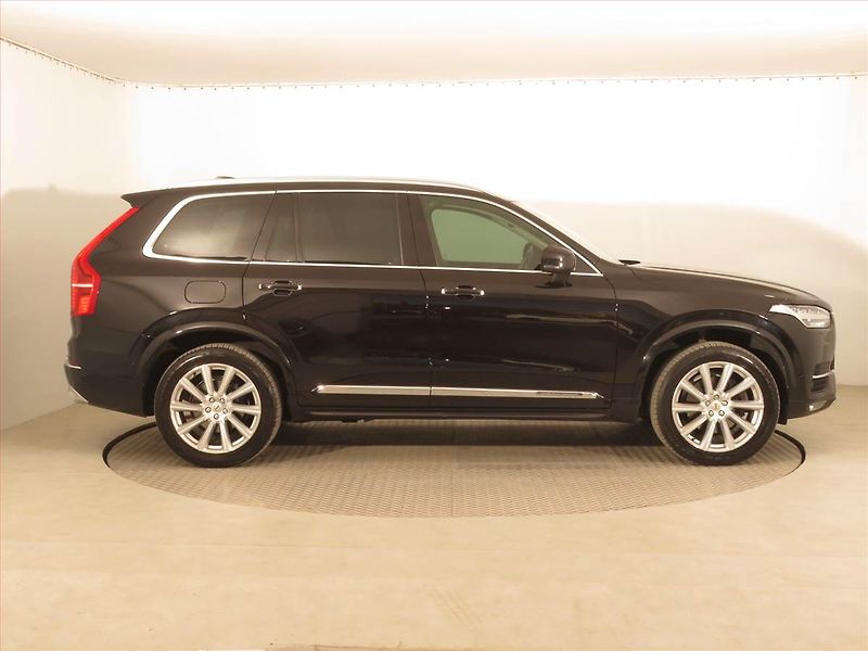 Volvo XC90 (2017) D5 AWD - fotka 6 z 18