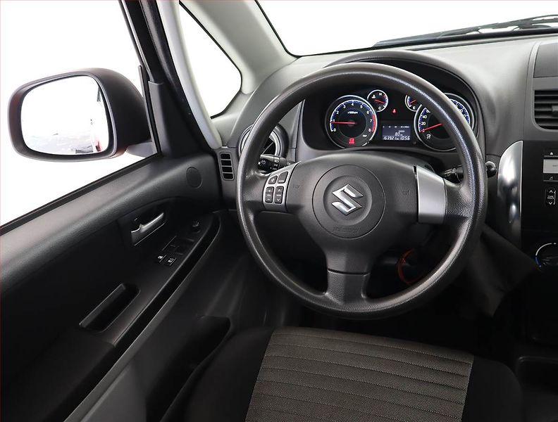 Suzuki SX4 (2012) 1.6 VVT - fotka 7 z 17
