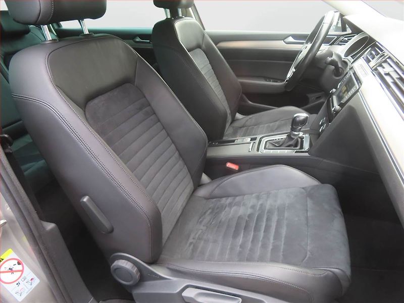 Volkswagen Passat (2017) 2.0 TDI, Automat, Kůže, Navi - fotka 9 z 17