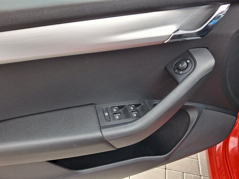 Škoda Octavia (2020) Combi Ambition DSG 1,5TSi 110k - fotka 28 z 31