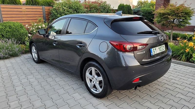 Mazda 3 1.5 74kw krásná 1. majitel - fotka 25 z 30