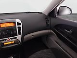 Kia Ceed (2007) 1.6 i, nová STK, servisované - náhled 8