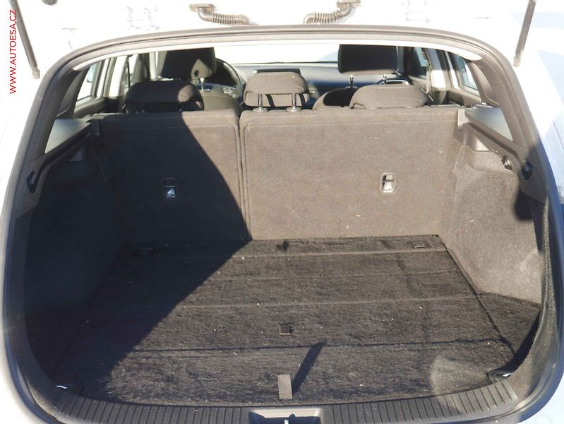 Hyundai i30 (2018) 1.0 T-GDI, ČR, STK3/28, AC - fotka 7 z 14