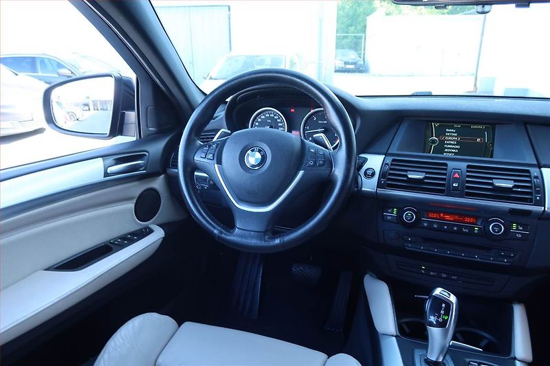 BMW X6 (2013) xDrive30d - fotka 7 z 27