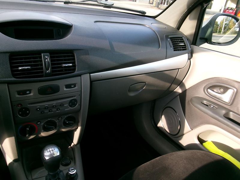 Renault Thalia (2010) 1.2i 55kW - fotka 10 z 11