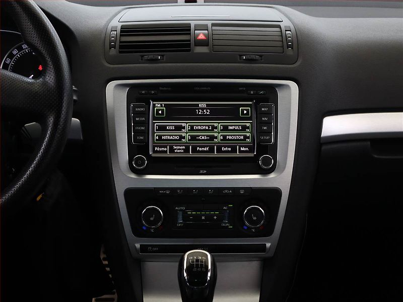 Škoda Octavia (2010) RS 2.0 TSI, Navi, Xenony - fotka 10 z 16