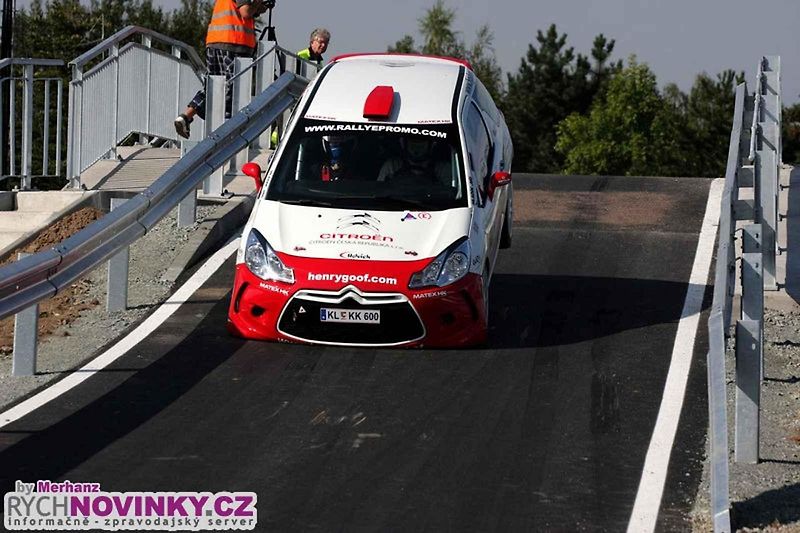 Jiří Hladík se svým zbrusu novým vozem Renault Clio Rally5 Phase II.