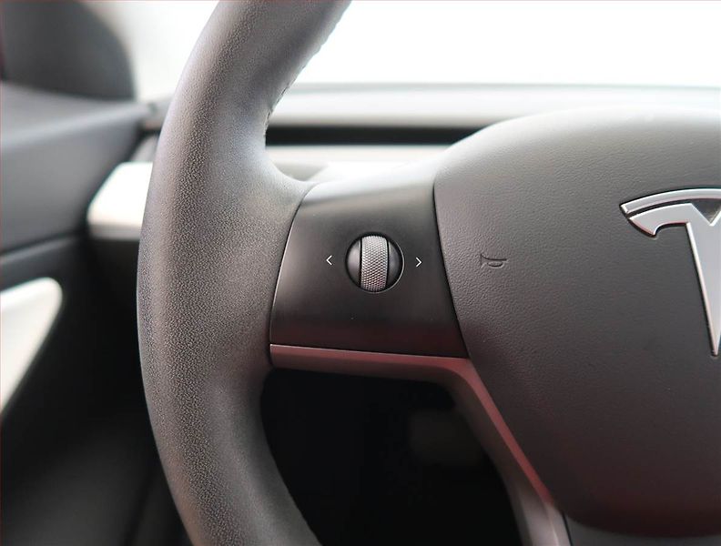 Tesla Model 3 (2021) Std Range Plus 55kWh, SoH 85% - fotka 15 z 32