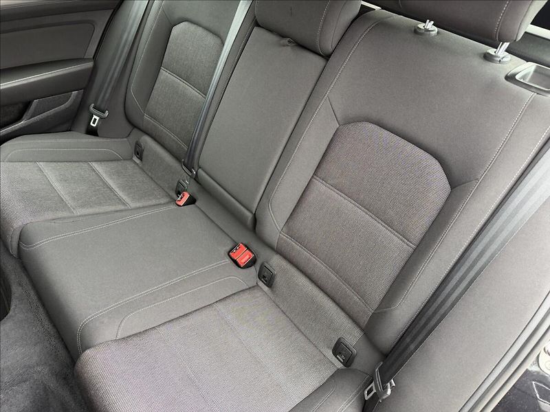 Volkswagen Passat 2.0 TDI Comfortline - fotka 18 z 20