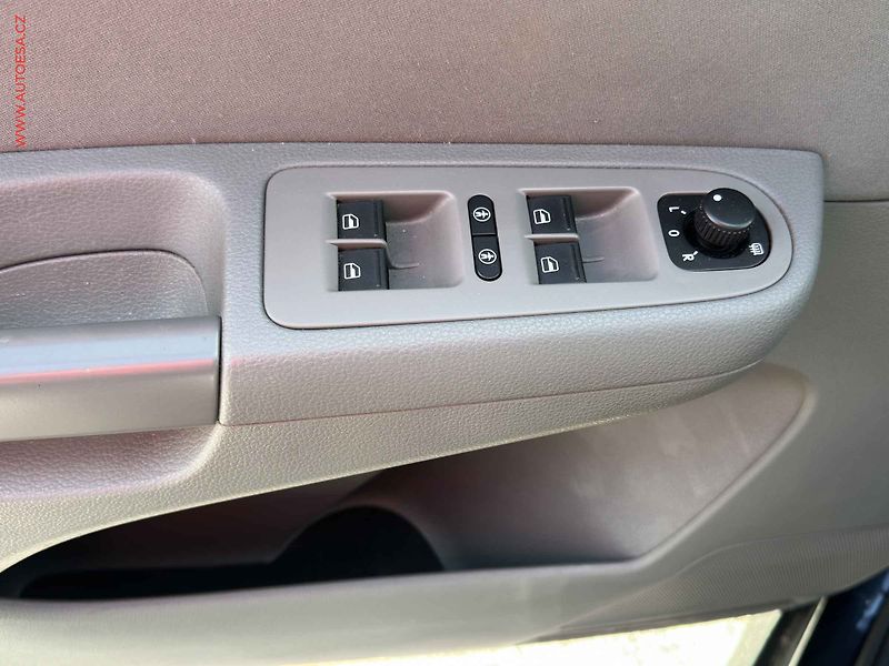 Seat Alhambra (2014) 2.0TDi, DSG, navi, bixen - fotka 11 z 19