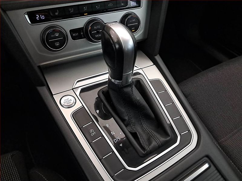 Volkswagen Passat (2015) 2.0 TDI, Automat, Navi - fotka 16 z 17