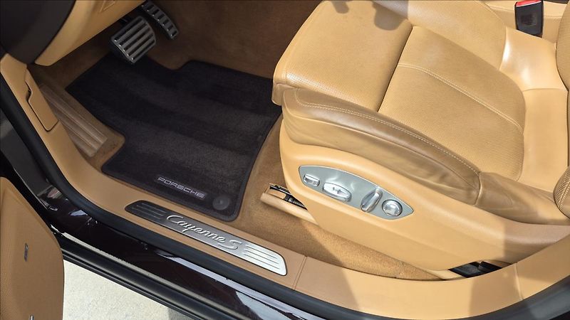 Porsche Cayenne 4,2 TDi V8 S 281 KW 4x4 ČR - fotka 14 z 30