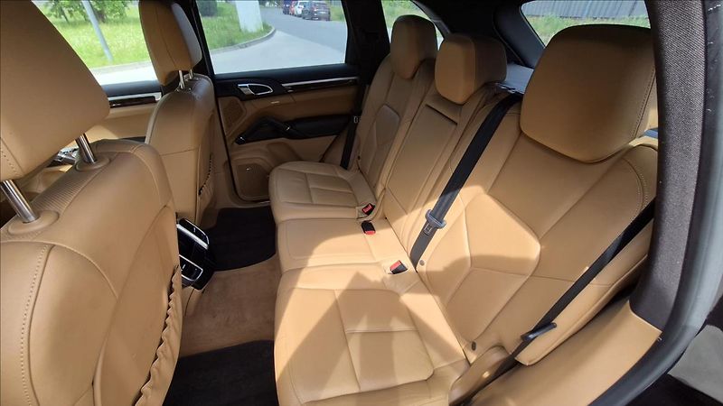 Porsche Cayenne 4,2 TDi V8 S 281 KW 4x4 ČR - fotka 16 z 30