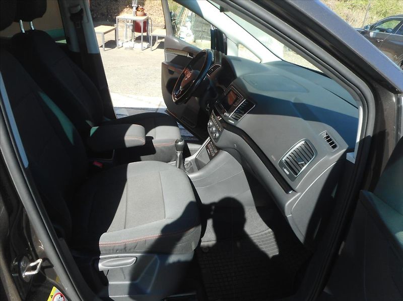 Volkswagen Sharan 2,0 TDi SOUND - fotka 23 z 38