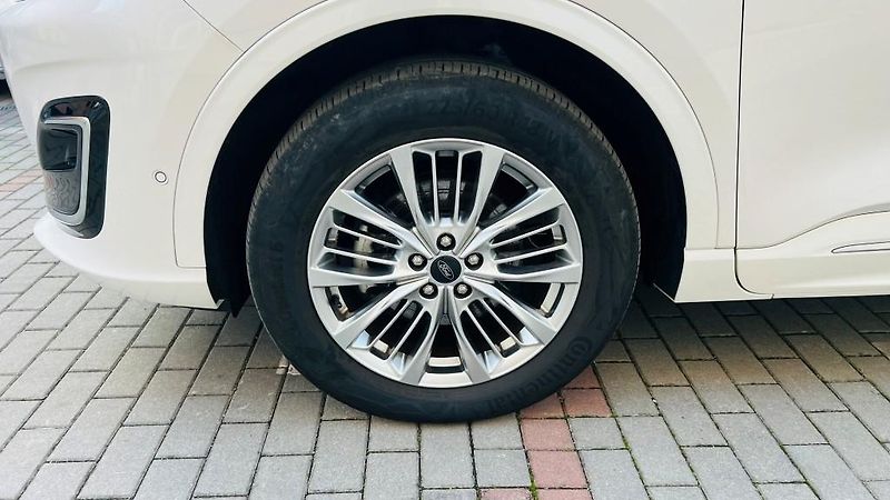Ford Kuga (2022) 2.5i PHEV 165 kW Vignale AT - fotka 41 z 42
