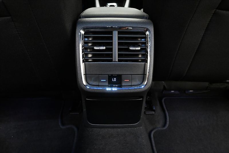 Škoda Octavia 2,0 TDI 110 kW DSG SportLINE Z - fotka 22 z 31