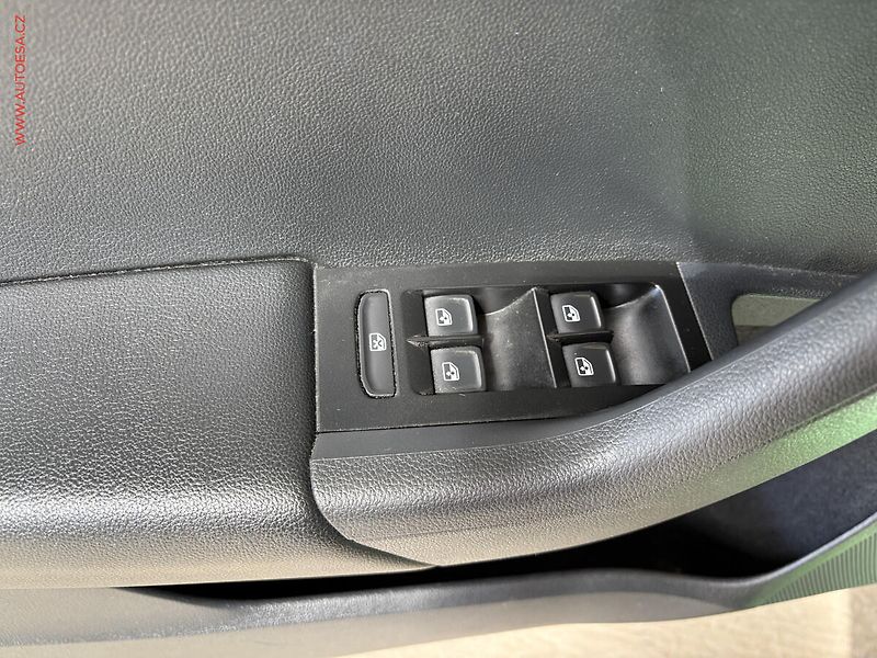 Škoda Octavia (2018) 2.0 TDi, ČR, DSG, LED, AC - fotka 12 z 19