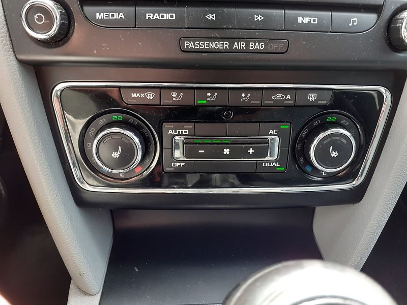 Škoda Superb (2009) 2.0 TDi  ČR - fotka 11 z 29