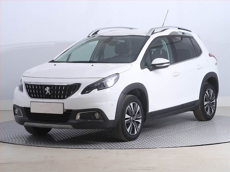 Peugeot 2008 (2016) Allure 1.2 PureTech, Automat - fotka 2 z 23