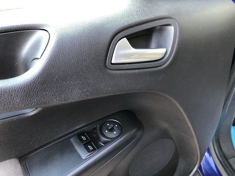 Ford Tourneo Courier (2014) 1.0 EcoBoost - fotka 21 z 28