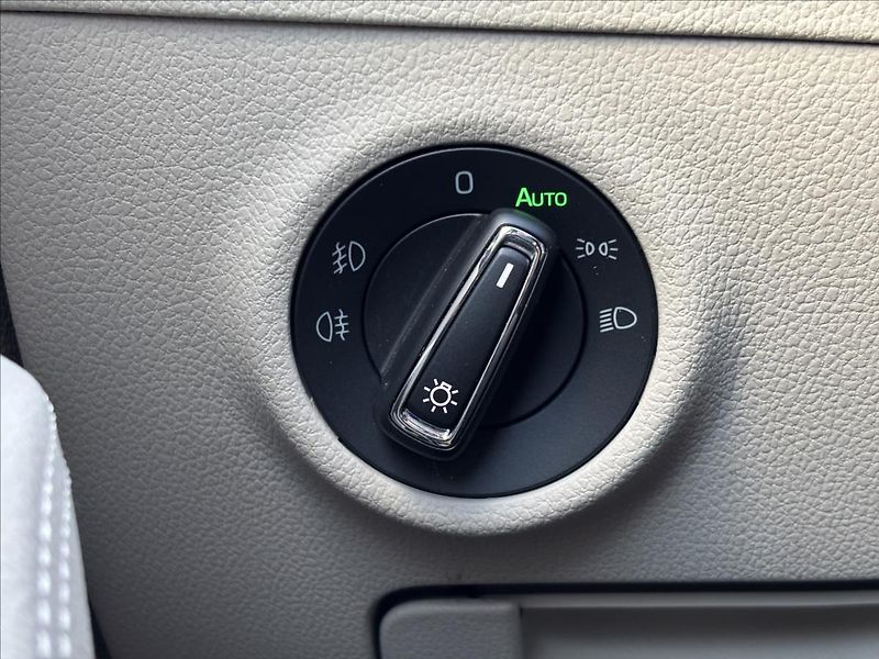 Škoda Superb 2,0 TDI 110kW Style AUT - fotka 20 z 40