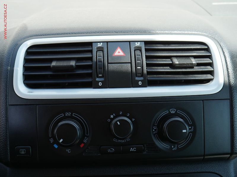 Škoda Fabia (2007) 1.2 12V, ČR, AC - fotka 12 z 15