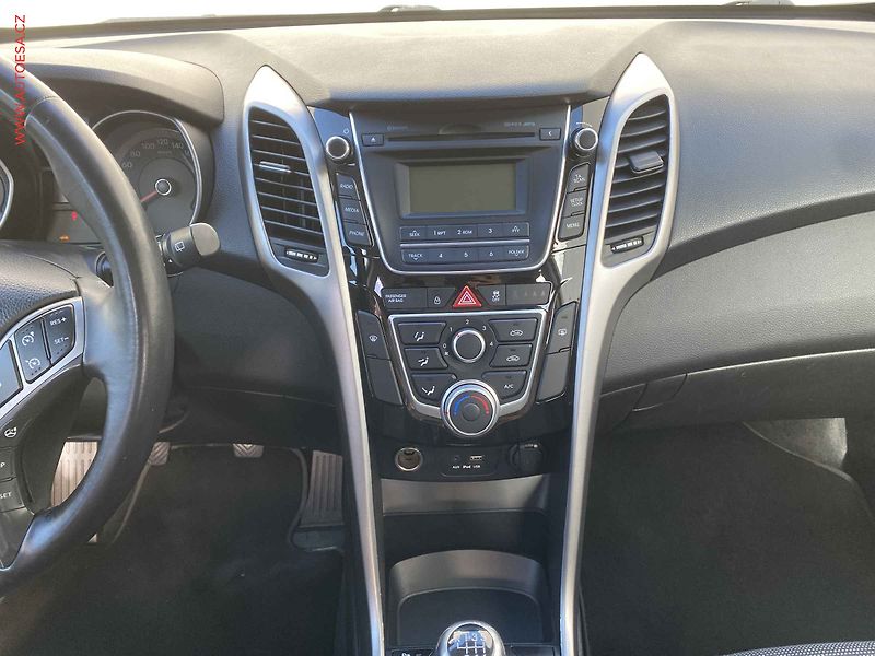 Hyundai i30 (2017) 1.6GDi, ČR, AC, temp - fotka 12 z 16