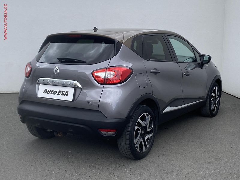 Renault Captur (2016) 1.2 TCe, AT, TZ, navi, kamera - fotka 4 z 16