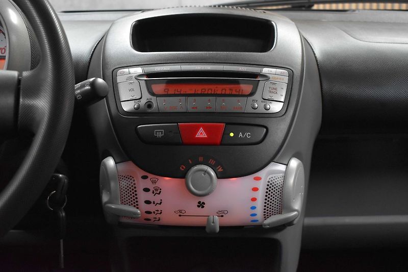 Toyota Aygo 1.0 VVT-i Terra Cool*KLIMA*ČR* - fotka 21 z 36