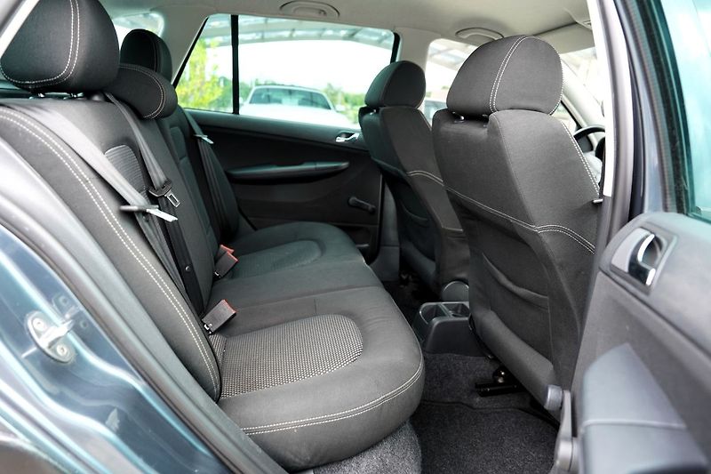 Škoda Fabia 1.4 16V Ambiente Combi 80PS - fotka 28 z 34