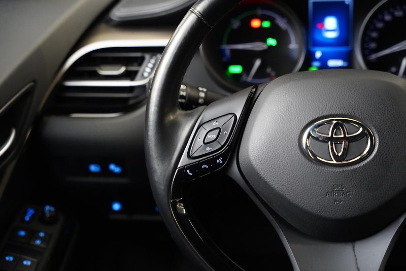 Toyota C-HR - fotka 17 z 29