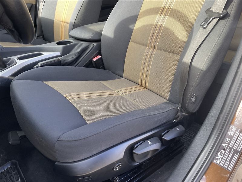 BMW X1 2,0 d X-Drive 130kw Xenon Klim - fotka 18 z 32