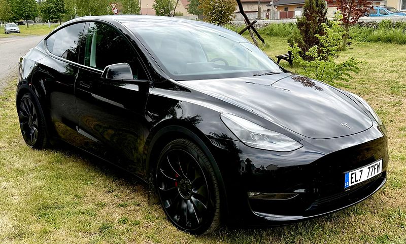Tesla Model Y (2024) Long Range Dual Performance - fotka 2 z 17