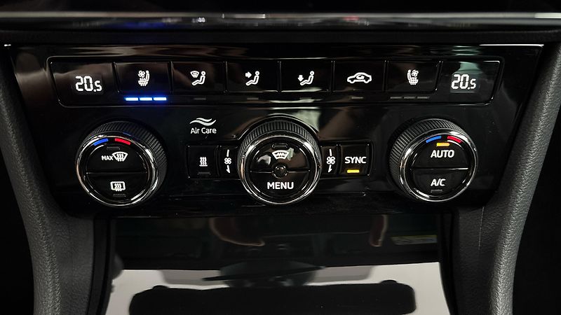 Škoda Superb 2.0 TDI DSG 4x4 L&K - fotka 13 z 32